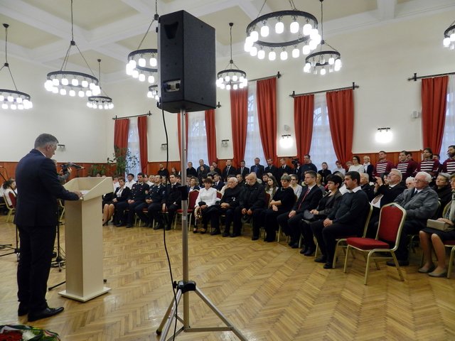 56-ra emlékeztünk 12